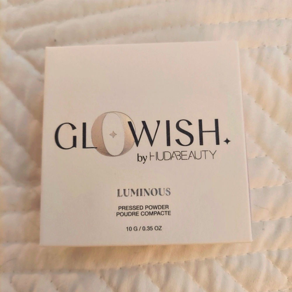 Glowing Pressed Powder